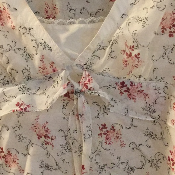 Blouse - Picture 2 of 3
